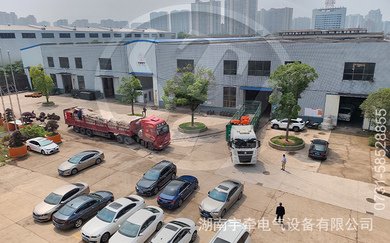 5噸蓄電池電機(jī)車發(fā)貨2.jpg